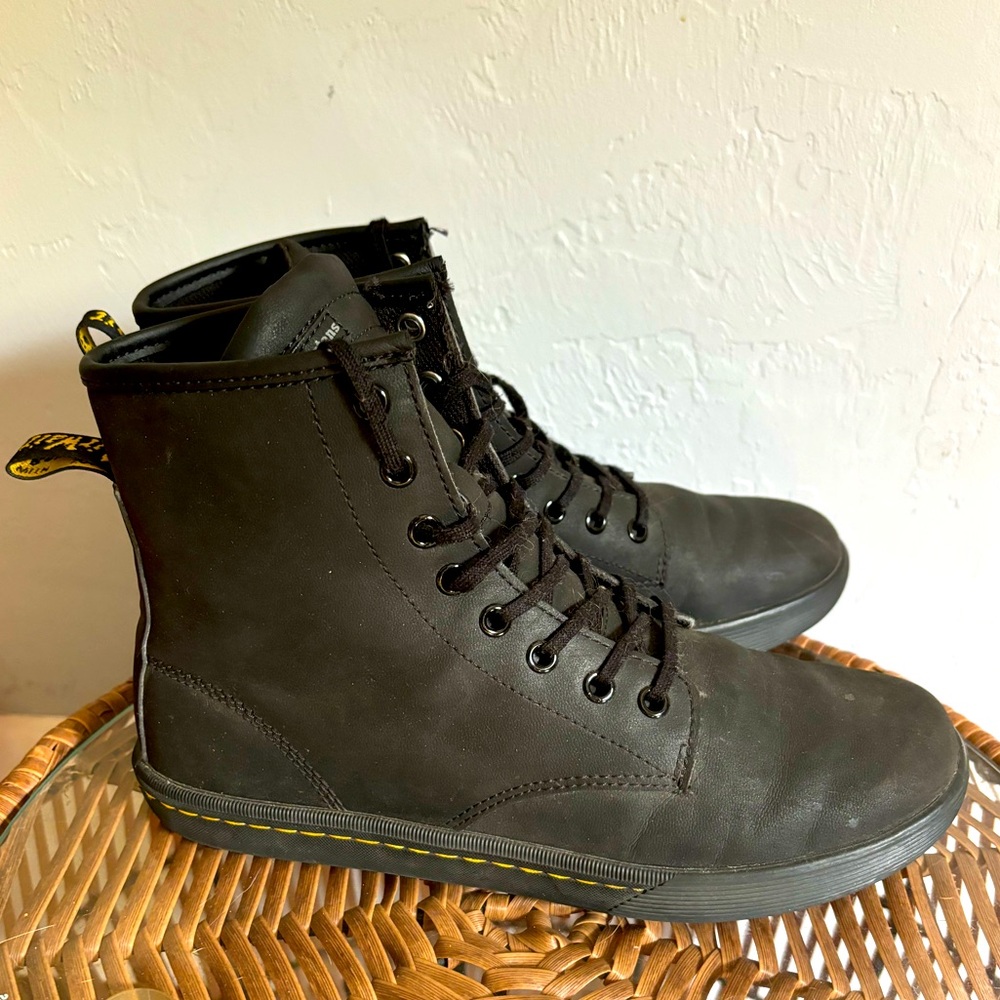 Dr. Marten’s Sheridan Matte Lace Up Boots Sz 9